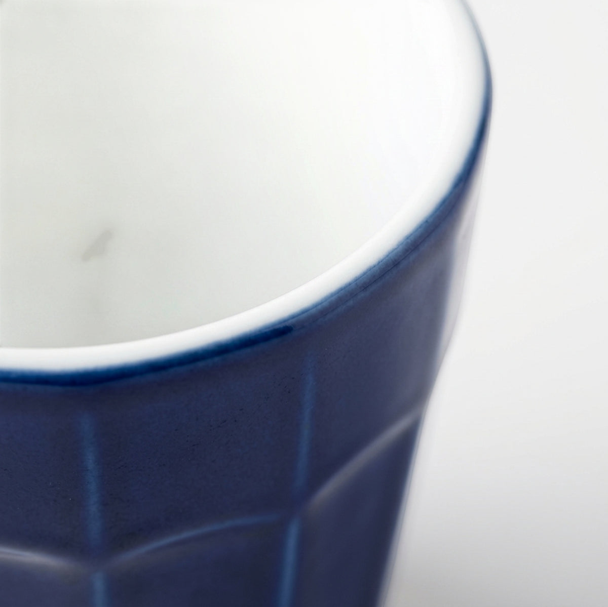 Linin Faceted Ceramic Water Cup 380 ml Cobalt - Detail view